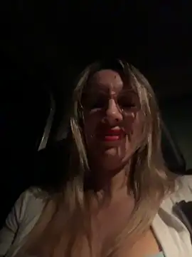 Snapshot of Gatitacarlita chatting on 12.20.25 Gatitacarlita online show from 12.20.25