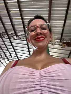 Snapshot of Gatitacarlita chatting on 12.21.25 Gatitacarlita online show from 12.21.25