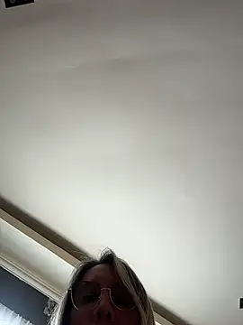 Gatitacarlita online show from 04.30.26