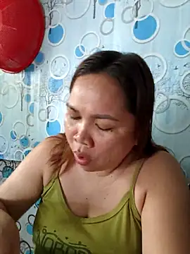 Snapshot of XXLorie_02 chatting on 06.19.26 XXLorie 02 online show from 06.19.26