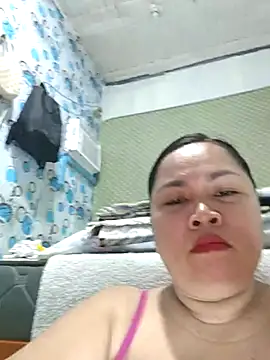 Snapshot of XXLorie_02 chatting on 06.25.26 XXLorie 02 online show from 06.25.26