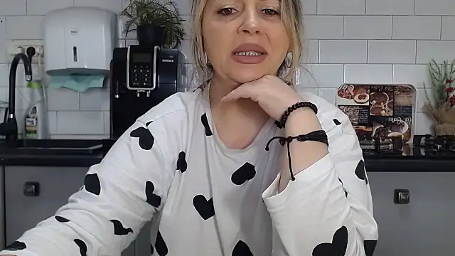 Snapshot of erikaerika chatting on 02.14.25 erikaerika online show from 02.14.25