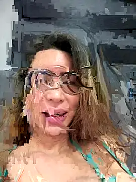 Snapshot of Ivysnow chatting on 11.30.25 Ivysnow online show from 11.30.25