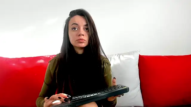 Snapshot of cute_angel95 chatting on 10.20.25 cute angel95 online show from 10.20.25