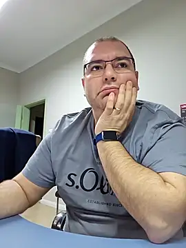 Snapshot of Andrew1900529 chatting on 01.21.25 Andrew1900529 online show from 01.21.25