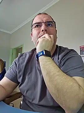 Snapshot of Andrew1900529 chatting on 02.14.25 Andrew1900529 online show from 02.14.25