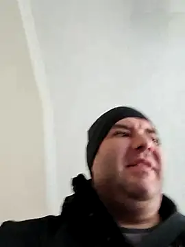 Snapshot of Andrew1900529 chatting on 02.14.25 Andrew1900529 online show from 02.14.25