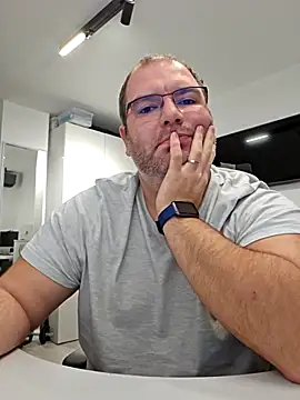 Snapshot of Andrew1900529 chatting on 10.11.25 Andrew1900529 online show from 10.11.25