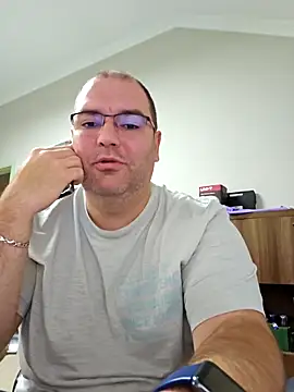 Snapshot of Andrew1900529 chatting on 10.15.25 Andrew1900529 online show from 10.15.25