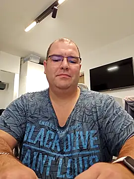 Snapshot of Andrew1900529 chatting on 10.26.25 Andrew1900529 online show from 10.26.25