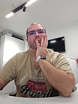 Snapshot of Andrew1900529 chatting on 01.06.26 Andrew1900529 online show from 01.06.26