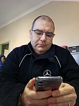 Snapshot of Andrew1900529 chatting on 01.12.26 Andrew1900529 online show from 01.12.26