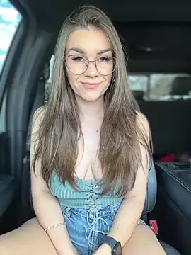 Snapshot of MaggyMayI chatting on 02.15.26 MaggyMayI online show from 02.15.26