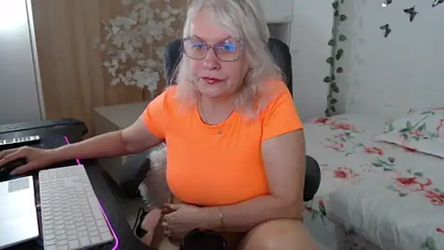 Snapshot of Ghertrude52 chatting on 05.08.26 Ghertrude52 online show from 05.08.26