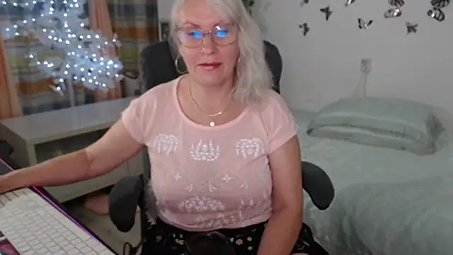 Snapshot of Ghertrude52 chatting on 06.19.26 Ghertrude52 online show from 06.19.26