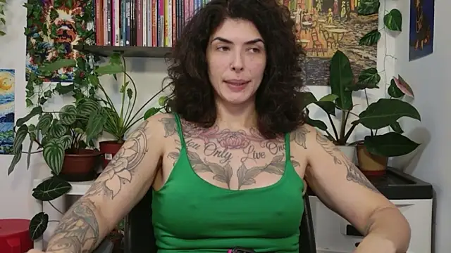 Snapshot of TaliMajesty chatting on 05.14.26 TaliMajesty online show from 05.14.26