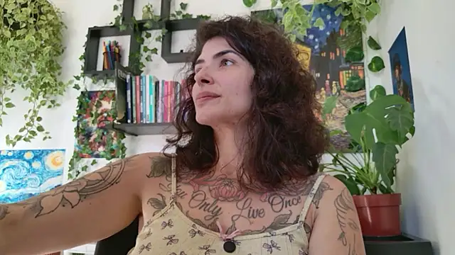 Snapshot of TaliMajesty chatting on 06.22.26 TaliMajesty online show from 06.22.26