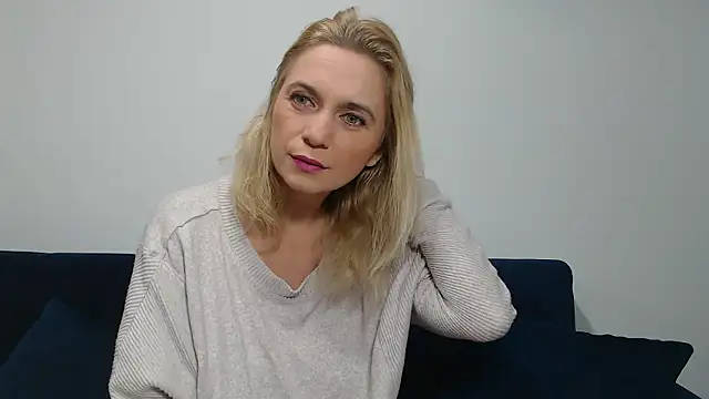 Snapshot of MysticCreature chatting on 12.06.24 MysticCreature online show from 12.06.24