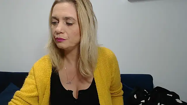 Snapshot of MysticCreature chatting on 12.19.24 MysticCreature online show from 12.19.24