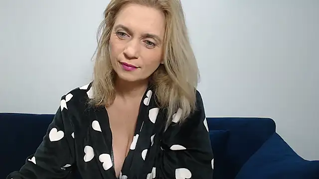 Snapshot of MysticCreature chatting on 12.28.24 MysticCreature online show from 12.28.24