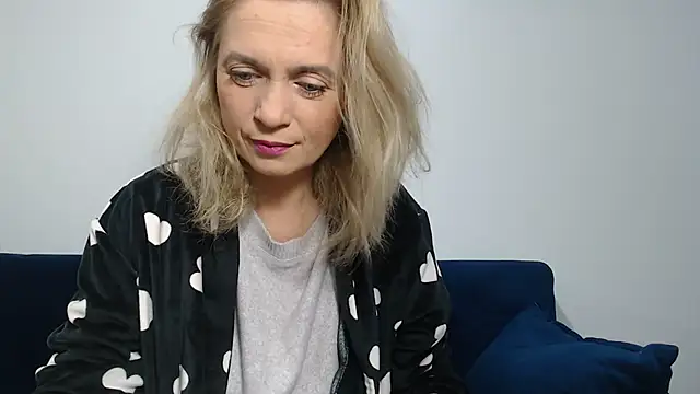 Snapshot of MysticCreature chatting on 12.30.24 MysticCreature online show from 12.30.24