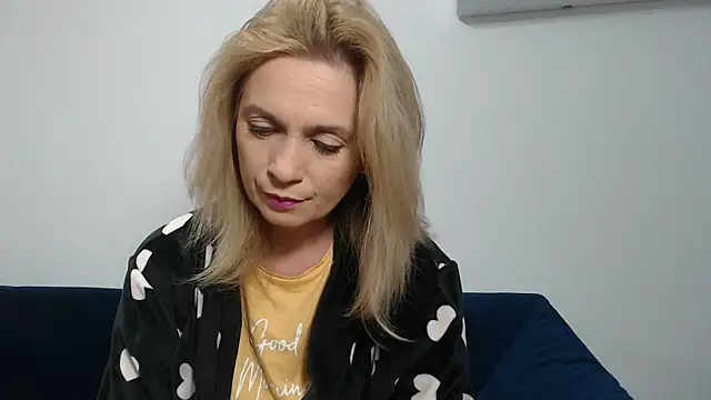 Snapshot of MysticCreature chatting on 01.02.25 MysticCreature online show from 01.02.25