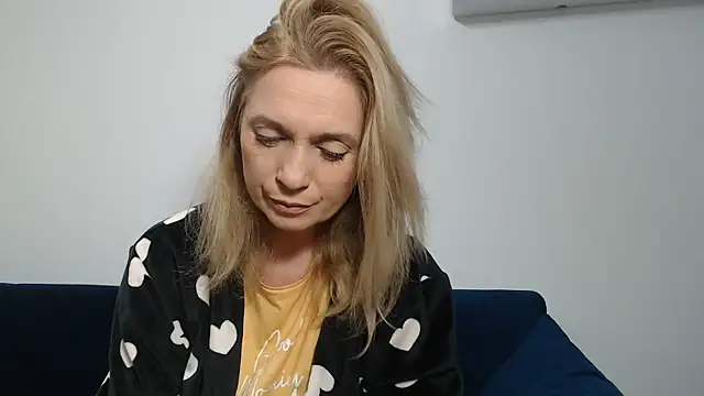 Snapshot of MysticCreature chatting on 01.03.25 MysticCreature online show from 01.03.25