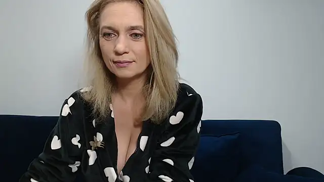 Snapshot of MysticCreature chatting on 01.07.25 MysticCreature online show from 01.07.25