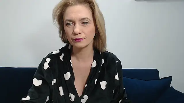 Snapshot of MysticCreature chatting on 01.11.25 MysticCreature online show from 01.11.25