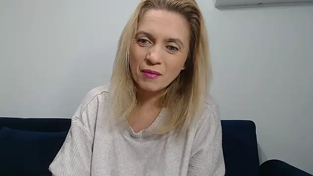 Snapshot of MysticCreature chatting on 02.01.25 MysticCreature online show from 02.01.25