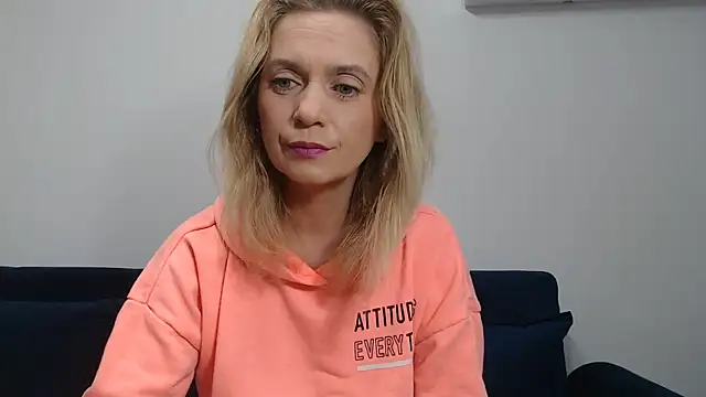 Snapshot of MysticCreature chatting on 02.02.25 MysticCreature online show from 02.02.25