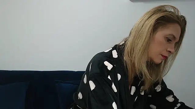 Snapshot of MysticCreature chatting on 03.05.25 MysticCreature online show from 03.05.25