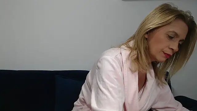 Snapshot of MysticCreature chatting on 03.19.25 MysticCreature online show from 03.19.25