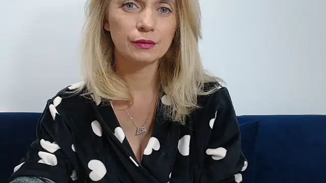 Snapshot of MysticCreature chatting on 09.23.25 MysticCreature online show from 09.23.25