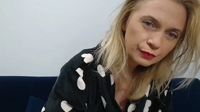 Snapshot of MysticCreature chatting on 10.06.25 MysticCreature online show from 10.06.25