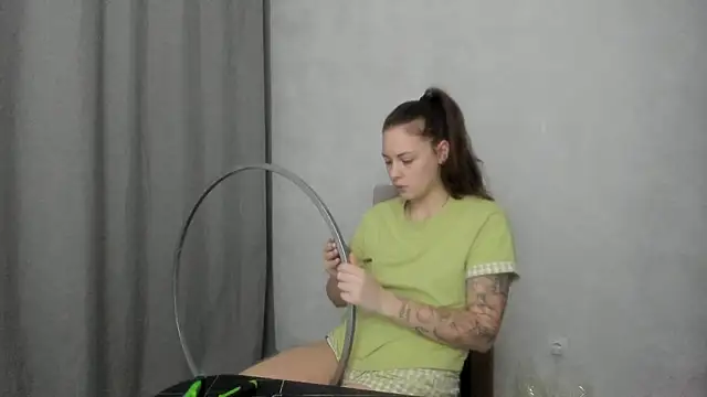 Snapshot of why_again_me chatting on 03.04.26 why again me online show from 03.04.26