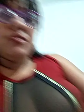 Snapshot of ZaidaWet chatting on 02.26.25 ZaidaWet online show from 02.26.25