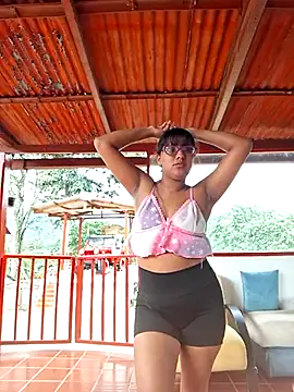 Snapshot of ZaidaWet chatting on 02.28.25 ZaidaWet online show from 02.28.25