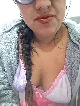 Snapshot of ZaidaWet chatting on 03.04.25 ZaidaWet online show from 03.04.25