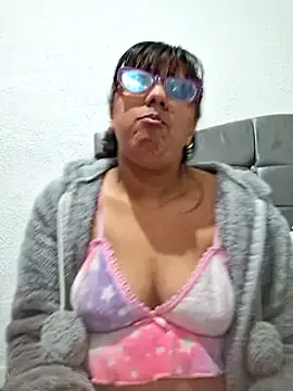 Snapshot of ZaidaWet chatting on 03.13.25 ZaidaWet online show from 03.13.25