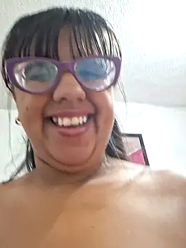 Snapshot of ZaidaWet chatting on 03.17.25 ZaidaWet online show from 03.17.25