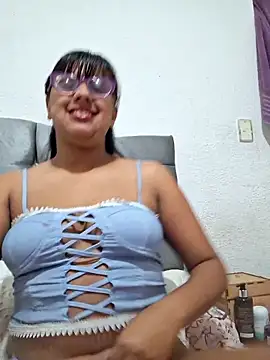 Snapshot of ZaidaWet chatting on 03.19.25 ZaidaWet online show from 03.19.25