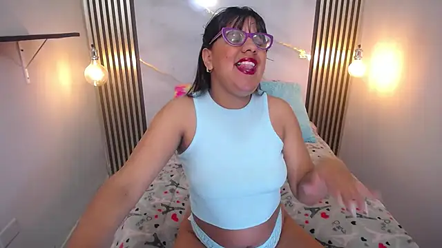 Snapshot of ZaidaWet chatting on 09.29.25 ZaidaWet online show from 09.29.25