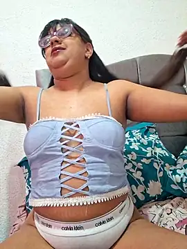 Snapshot of ZaidaWet chatting on 10.13.25 ZaidaWet online show from 10.13.25