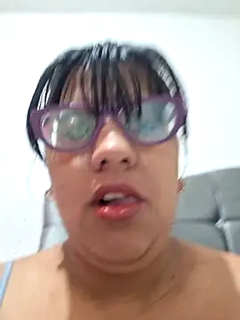 Snapshot of ZaidaWet chatting on 10.20.25 ZaidaWet online show from 10.20.25