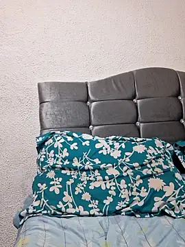 Snapshot of ZaidaWet chatting on 10.21.25 ZaidaWet online show from 10.21.25