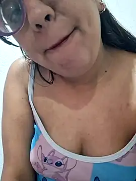 Snapshot of ZaidaWet chatting on 10.24.25 ZaidaWet online show from 10.24.25