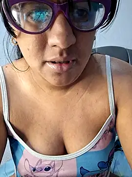 Snapshot of ZaidaWet chatting on 11.07.25 ZaidaWet online show from 11.07.25