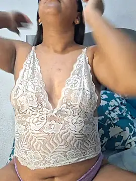 Snapshot of ZaidaWet chatting on 12.03.25 ZaidaWet online show from 12.03.25