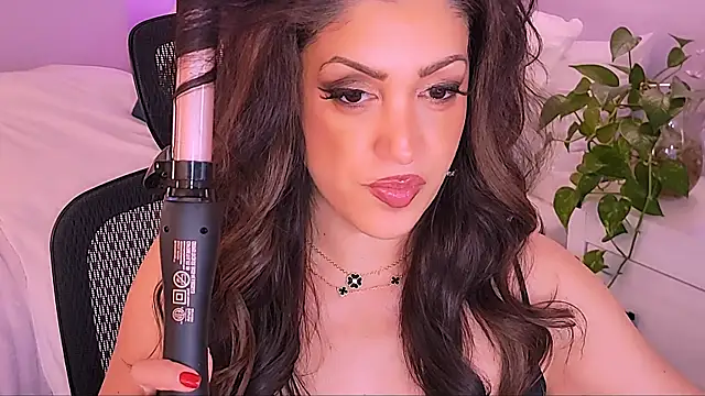 Wonderful Woman online show from 03.24.26